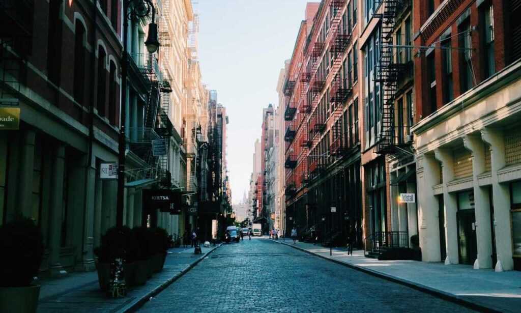 can you darkwarfall game make money