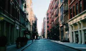 can you darkwarfall game make money